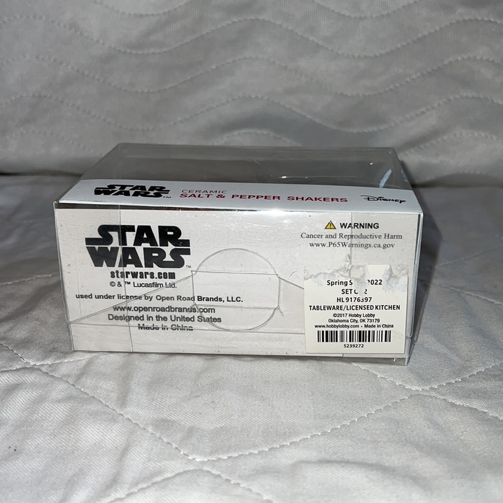 Star Wars C-3PO and R2-D2 Ceramic Salt 🧂 and Pepper Shakers NWT - Picture 6 of 7